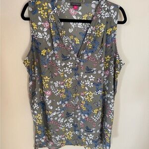 Vince Camuto Womens 1X Floral Sleeveless Blouse Olive V Neck Plus Size